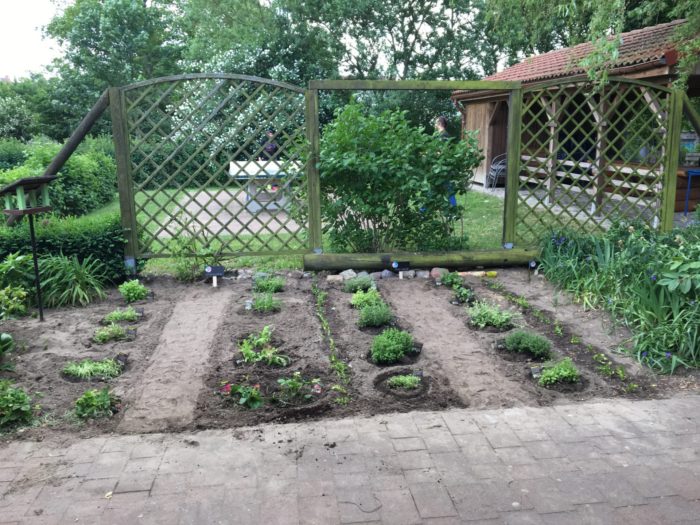 Das Beet ist erstmal fertig, uns fehlt nur ein Gartenzwerg ✌?